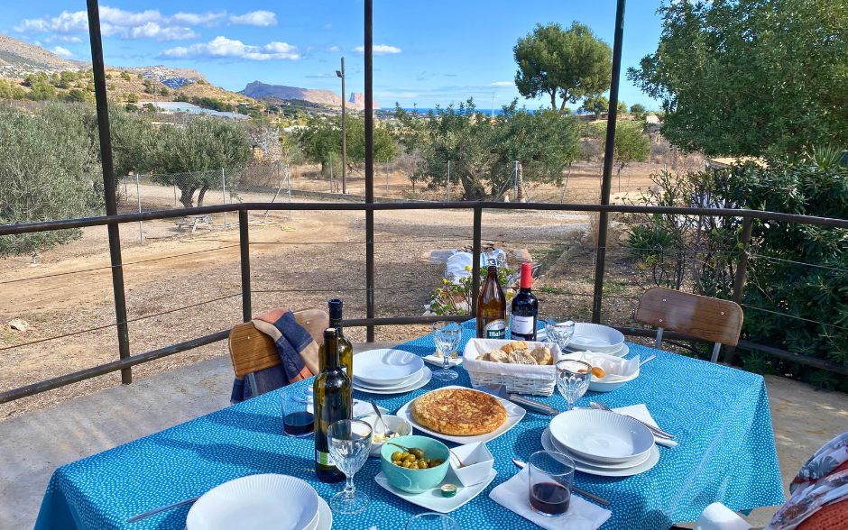 Eat-in-Spain-like-a-local-main-meal