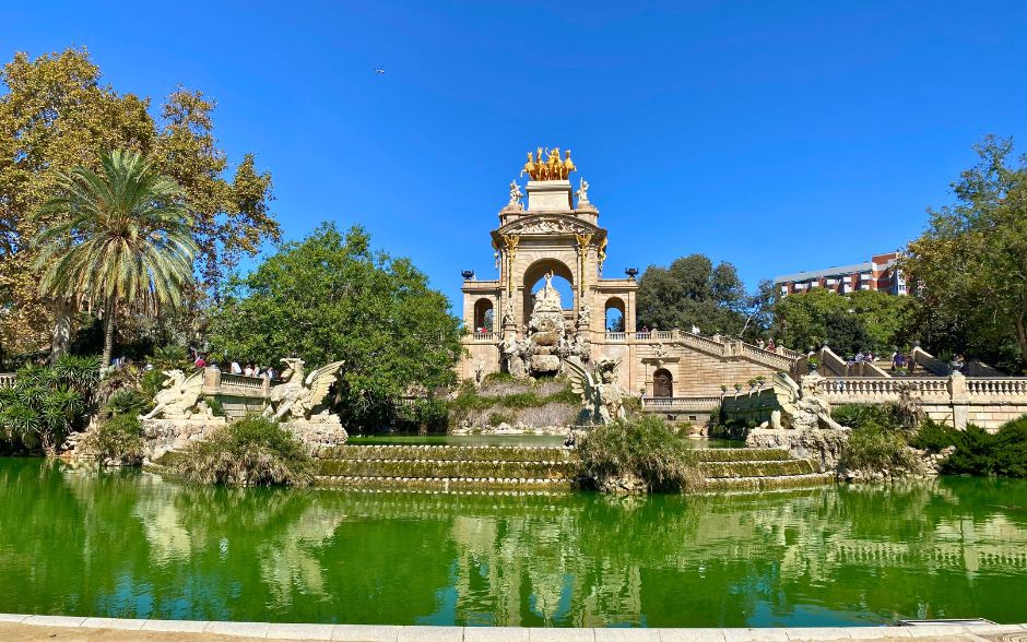 Intro to Barcelona's Gothic Quarter - City Park Cascada Monument