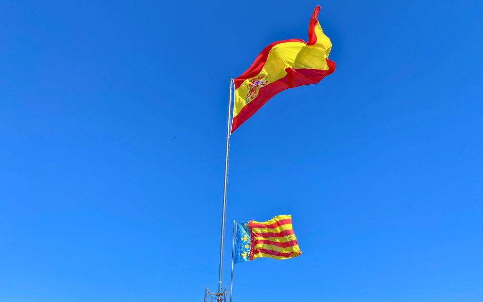Tax Resident in Spain - Spain and Valencia Flags